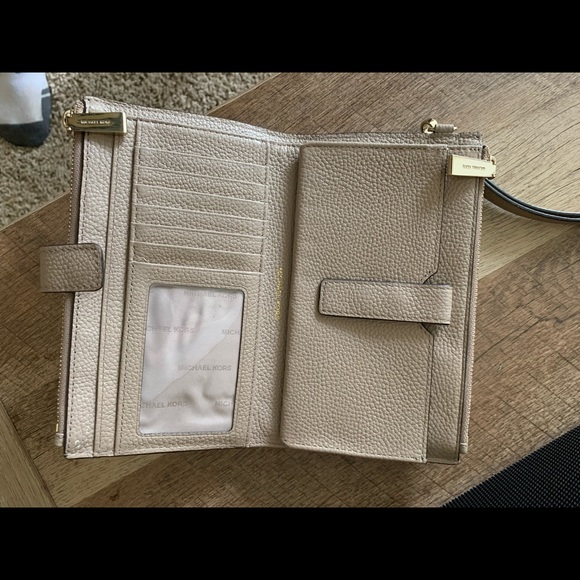Michael Kors Wallet - Picture 3 of 3